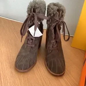 UGG Women Size 8 Boots