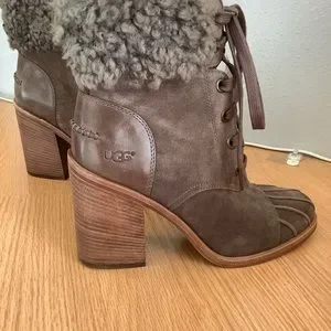 UGG Women Size 8 Boots