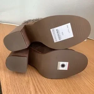 UGG Women Size 8 Boots