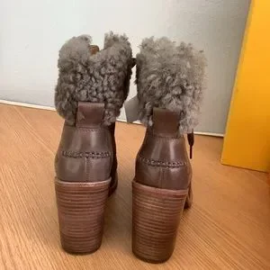 UGG Women Size 8 Boots