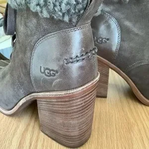 UGG Women Size 8 Boots