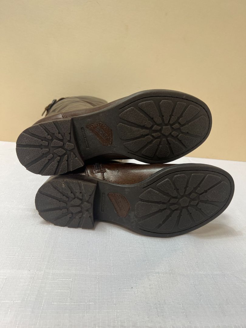Born Women Size 7 Boots