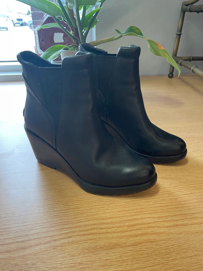 Sorel Women Size 8 Boots