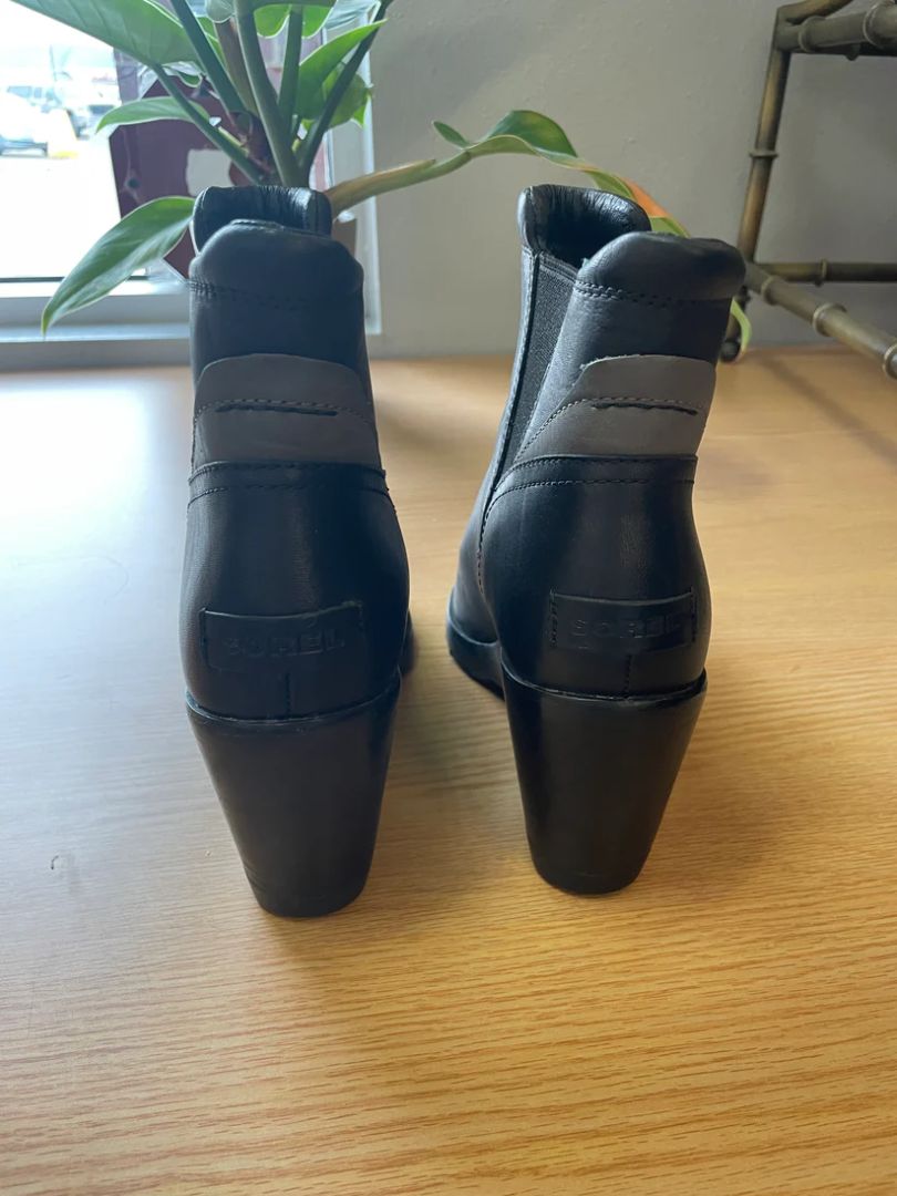 Sorel Women Size 8 Boots
