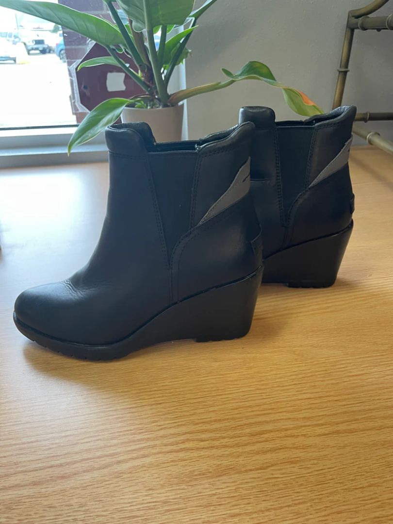 Sorel Women Size 8 Boots