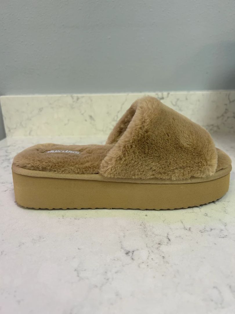 Muk Luks Women Size 5/6 Shoes