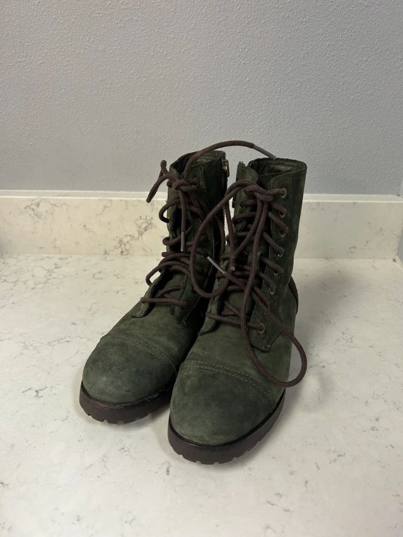 UGG Women Size 6 Boots