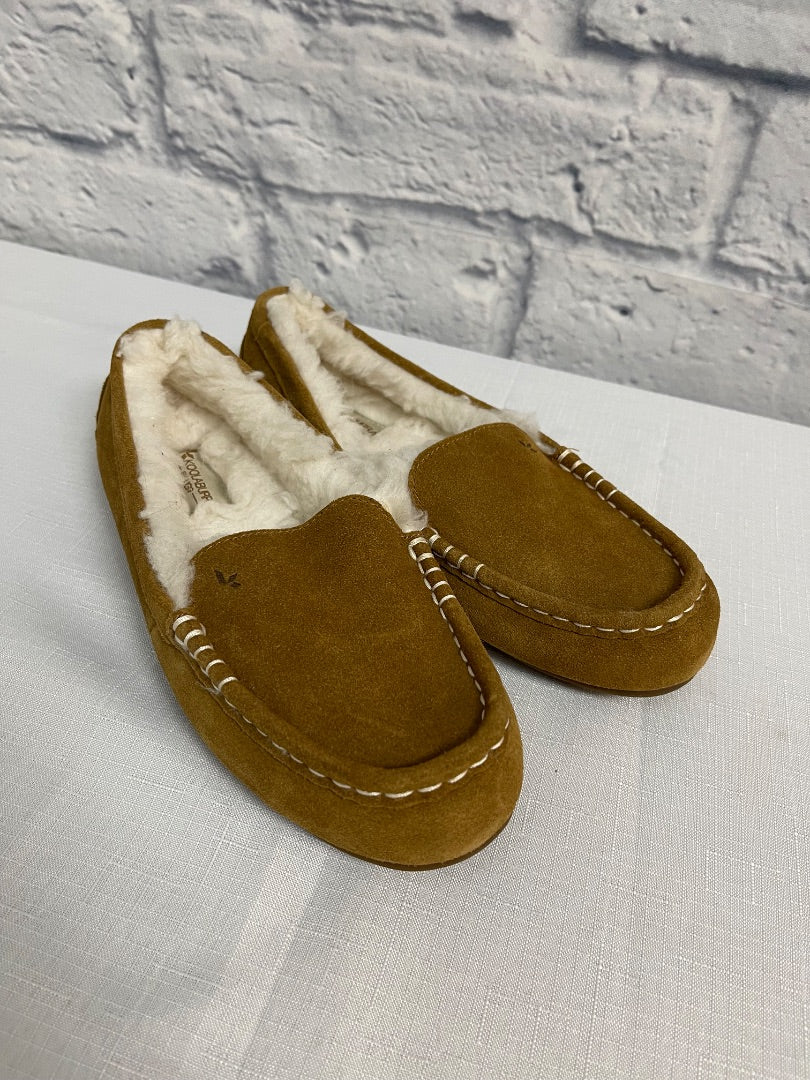 UGG 8 Tan Slip on slippers NWOT