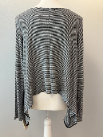 comfy U.S.A. L Black /WTE cropped LS w/ assymetrical hem