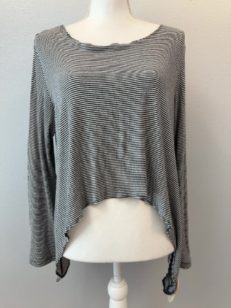 comfy U.S.A. L Black /WTE cropped LS w/ assymetrical hem