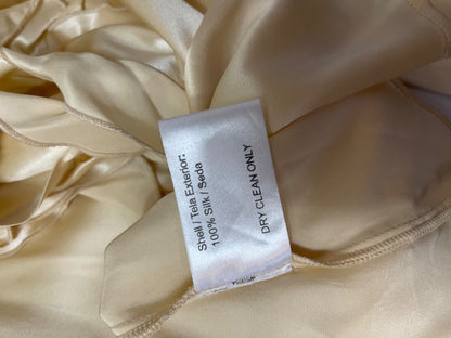 Oscar S Cream SILK Ruffle frnt bttnup AS IS(Neck discoloration)