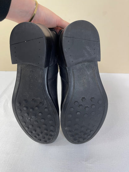 La Canadienne 8 black side zip bootie w/ small heel/buckle