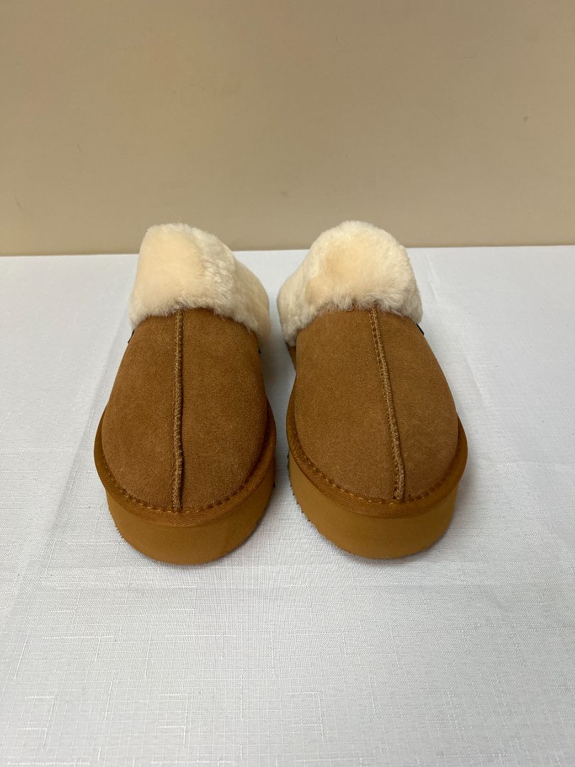Cloud Nine Sheepskin Size L 8-9  platform slippers