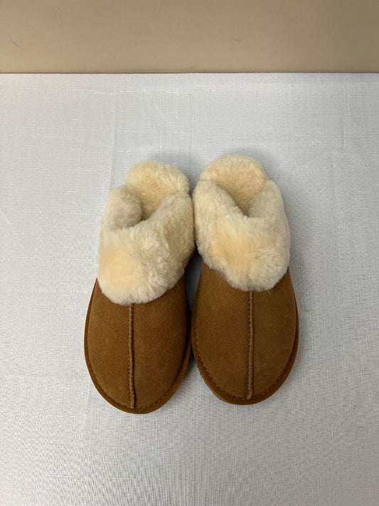 Cloud Nine Sheepskin Size L 8-9  platform slippers