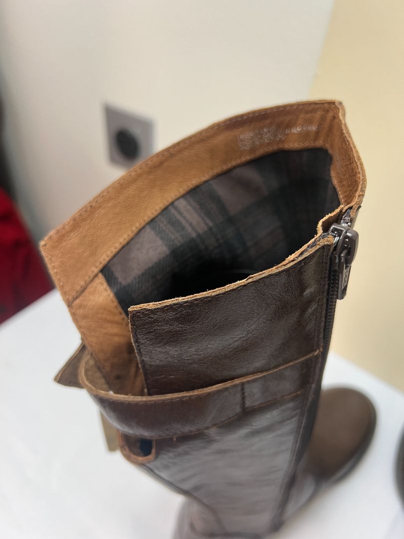 Born Women Size 7 Boots