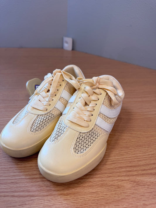 dolce vita 6.5 Yellow /cream lace up sneaker NWOT