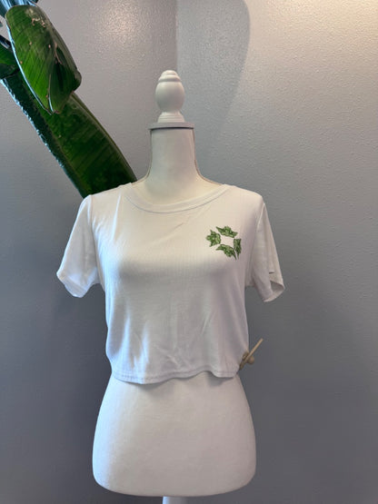 boys lie L White ribbed SS crop w/ back dog graphic
