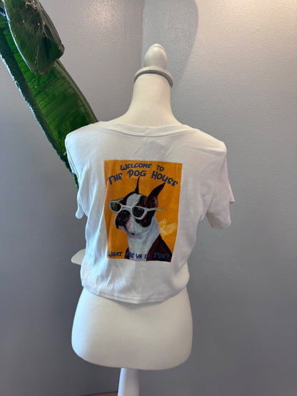 boys lie L White ribbed SS crop w/ back dog graphic