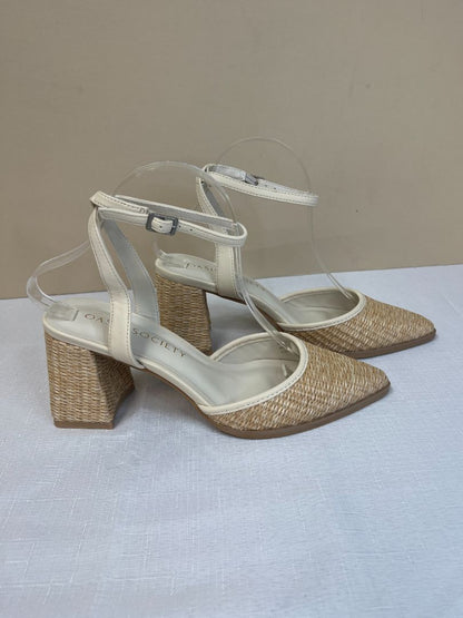 Oasis Society size 8.5 Heel