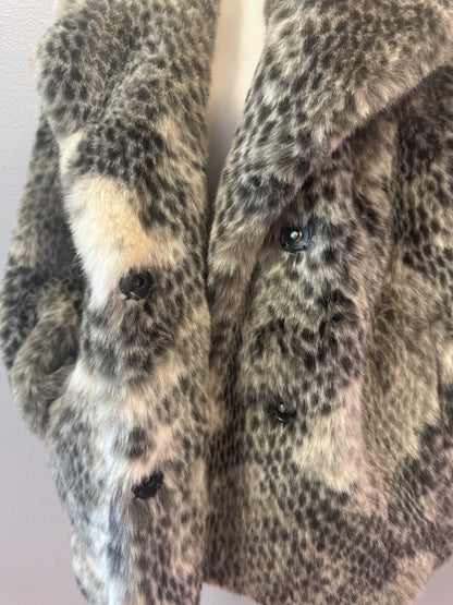 Jakke S Grey Faux Fur Leopard