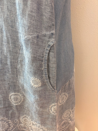 Anthropologie M Blue NWT linen w/ flrl embrdry