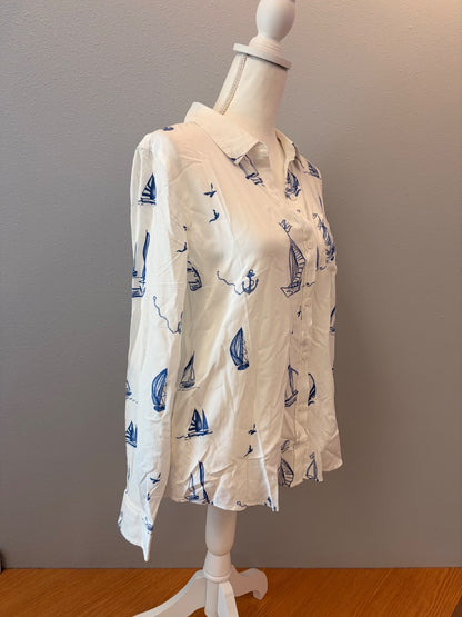 Rails M White/Blue NWT Sailboat bttnup