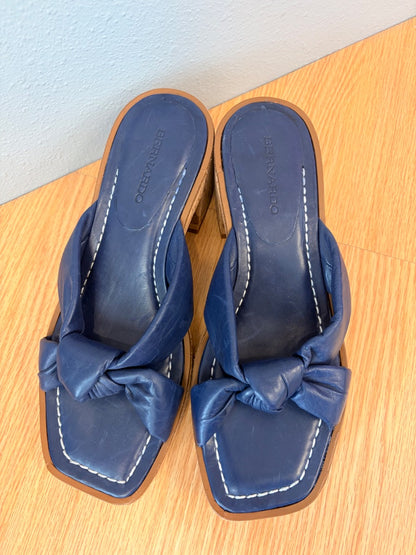 bernardo 9 Blue NWOB Knot strap w/cork heel