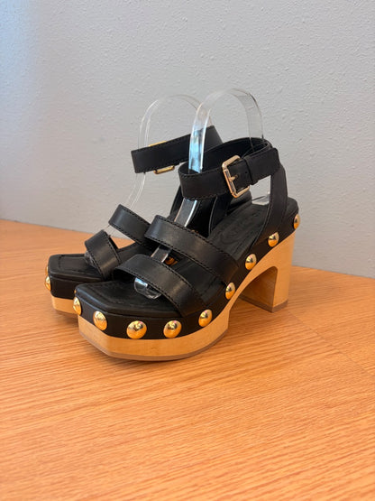 vicenza 8.5 Black Wood heel w/gold studs strappy