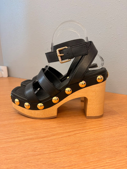 vicenza 8.5 Black Wood heel w/gold studs strappy