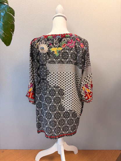 Johnny Was S Black /rainbow patterned/embroidered LS blouse