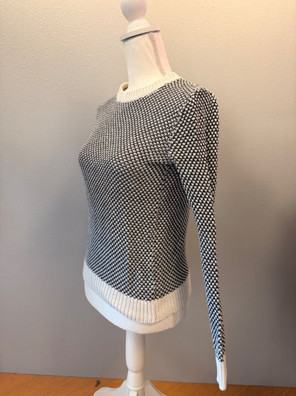 Theory SP White /BLK decorative knit Ucut LS sweater
