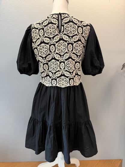 heyson L Black/white Lace overlay w/puf slv