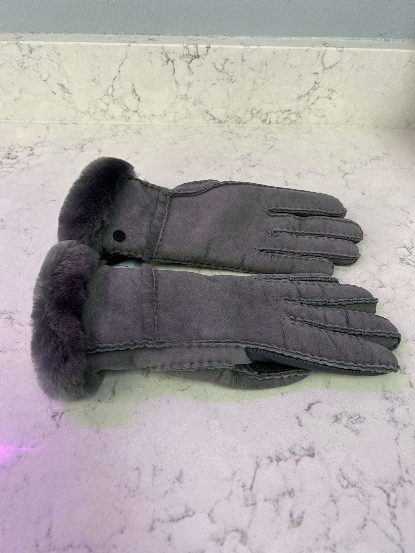 Ugg "Sheepskin Seamed Glove"