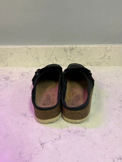 White Mountain* Women Size 7 Shoes