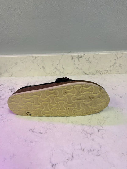 White Mountain* Women Size 7 Shoes