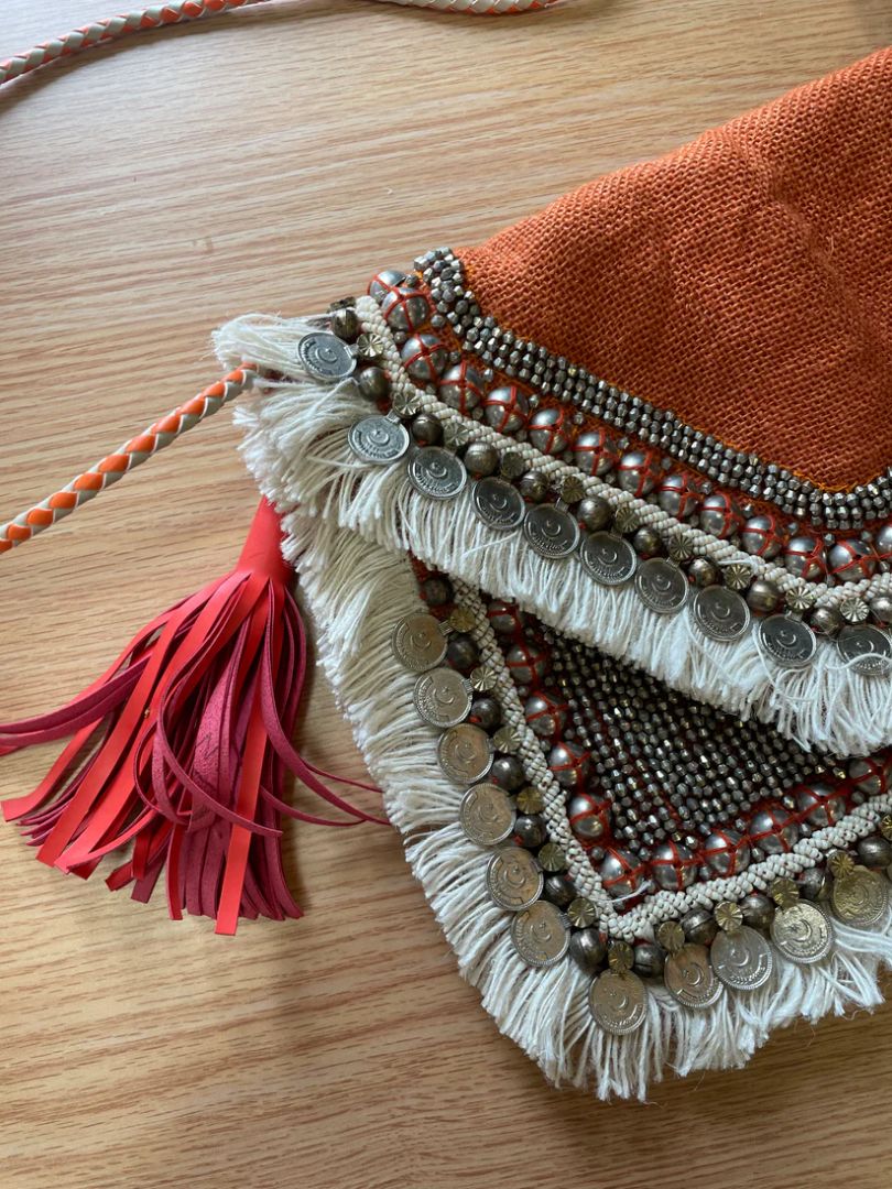 SHASHI "Leela" Clutch
