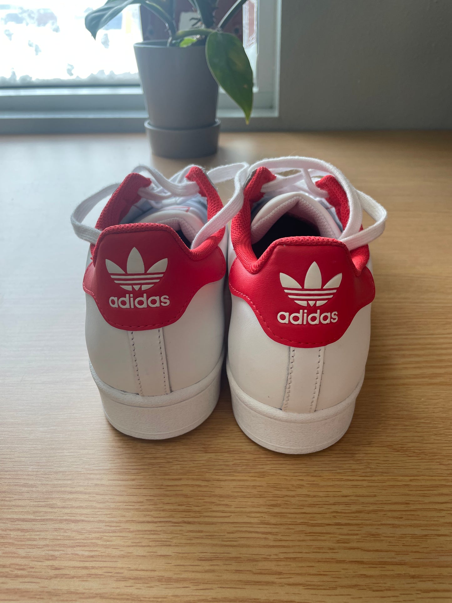 Adidas "Superstar" Sneaker