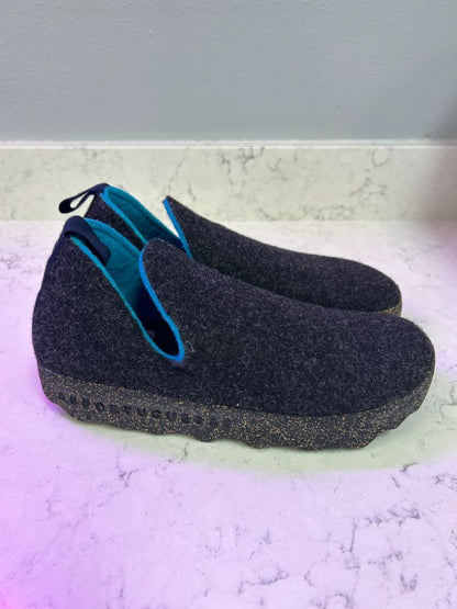 Asportuguesas Women Size 9.5/10 Shoes