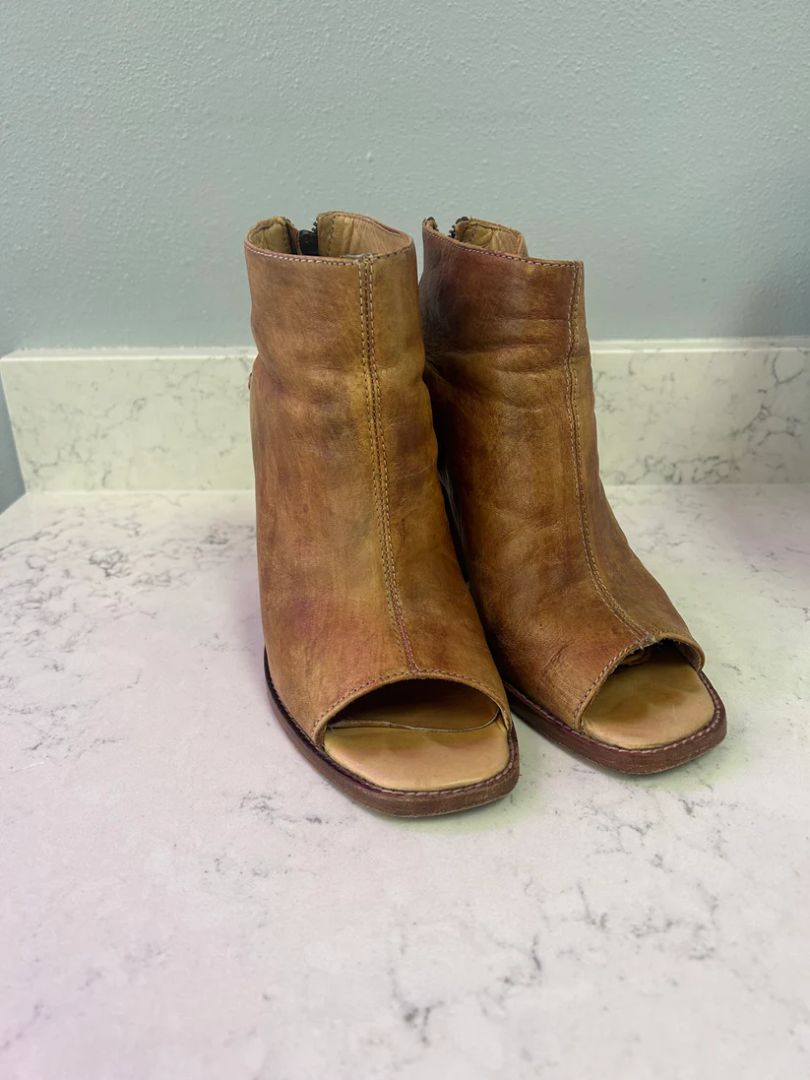 Bed Stu Women Size 8.5 Boots