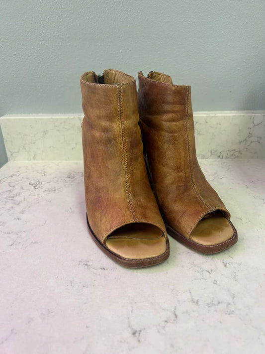 Bed Stu Women Size 8.5 Boots