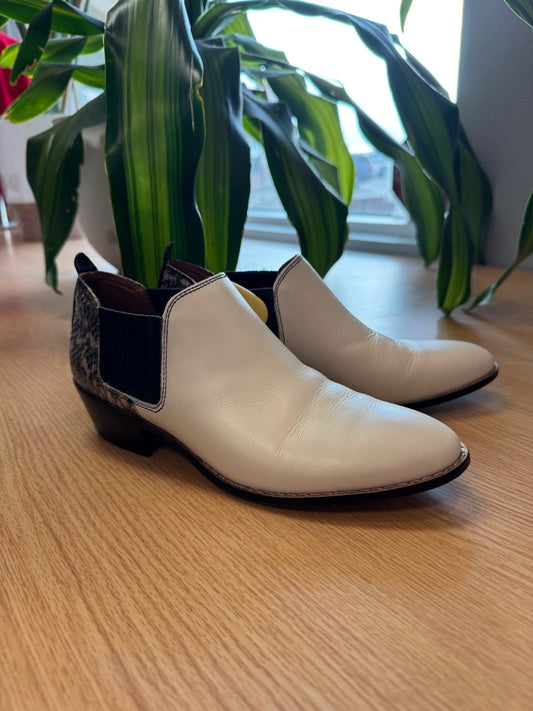 Coach 7 White/Black Devin Leather Slip on