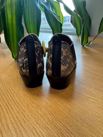 Coach 7 White/Black Devin Leather Slip on