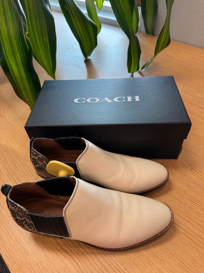 Coach 7 White/Black Devin Leather Slip on