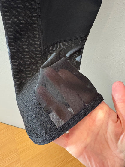 Athleta L Black crop legging w/ pattern panel sides