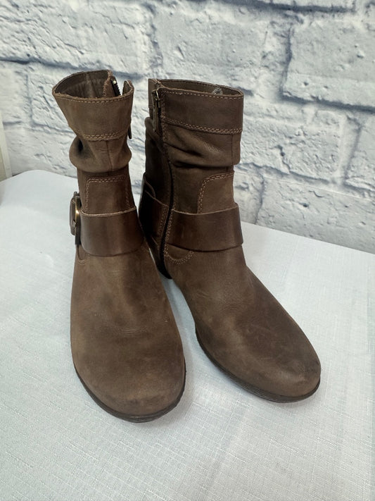 Pikolinos 6 Brown leather ankle boot w/ gold buckle/side zip