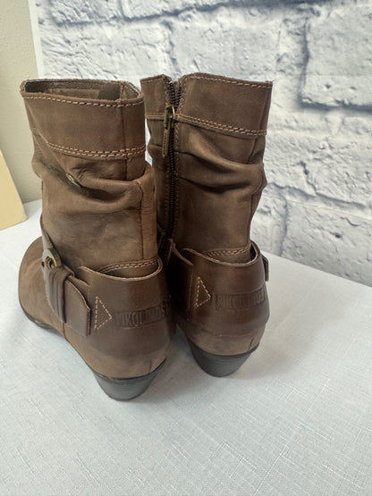 Pikolinos 6 Brown leather ankle boot w/ gold buckle/side zip