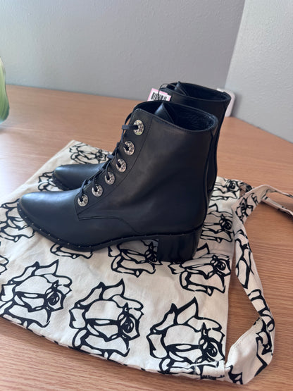 Freda Salvador 8.5 Black Ace Lace Up w/wood heel