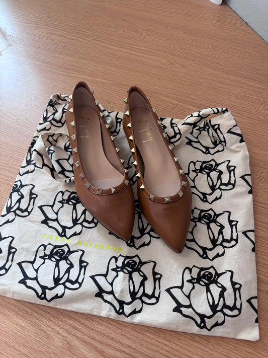 FS/NY 8 Brown NWOB Triangle stud flats