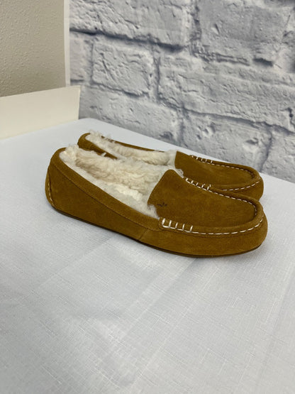 UGG 8 Tan Slip on slippers NWOT