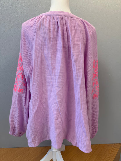 Easel 2X Purple cotton gauze LS Vcut w/ pink embroidery NWT
